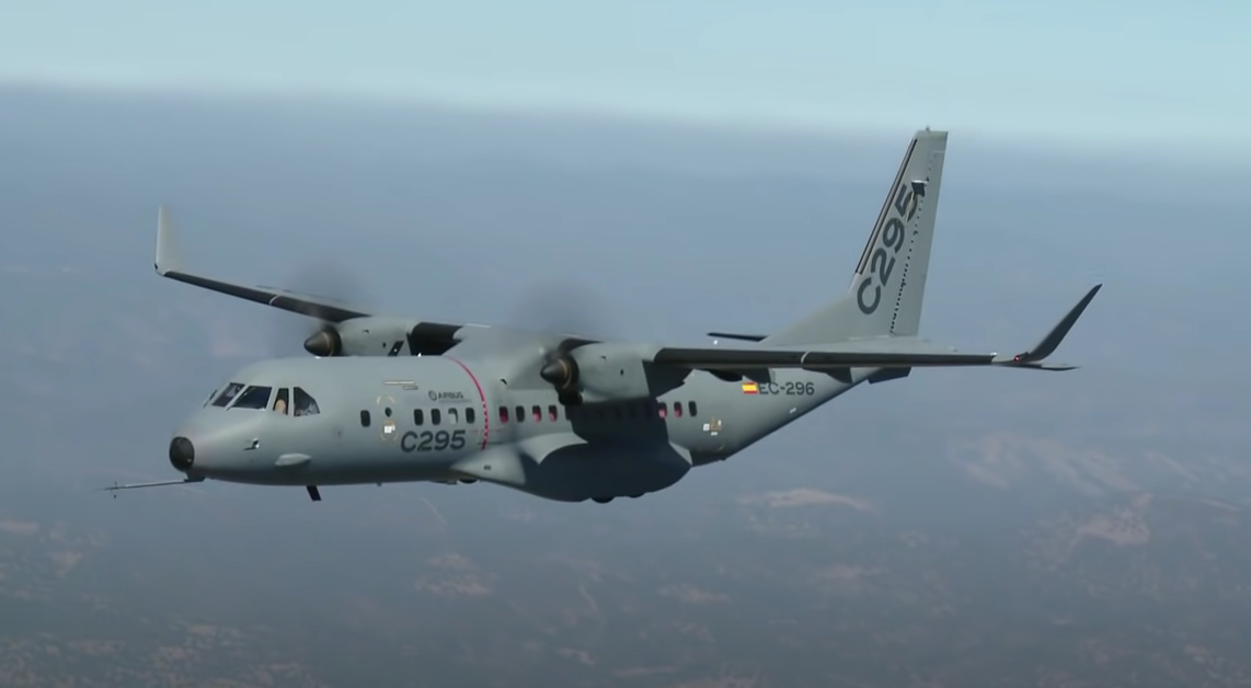 VOJSKA SRBIJE DOBIJA MOĆNO NAORUŽANJE Eirbasov C295 taktički transporter spreman za borbu i spasilačke misije