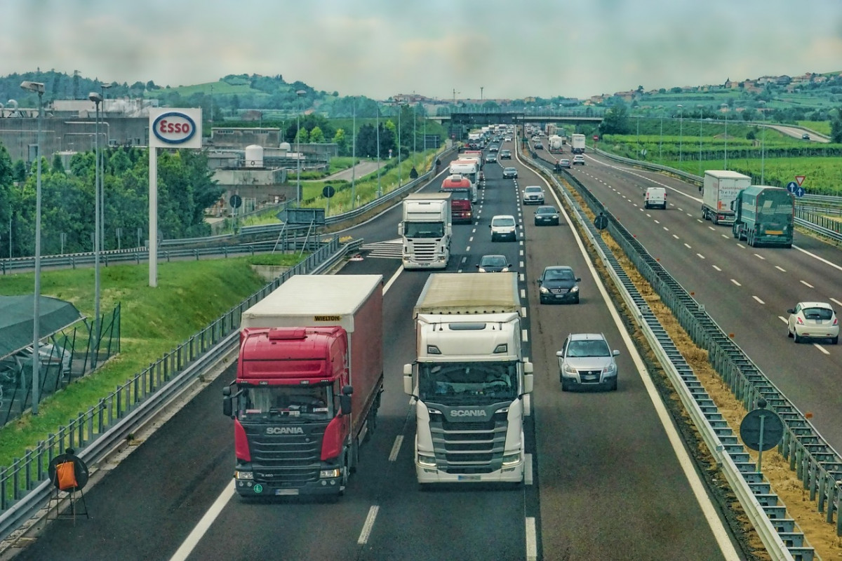 SRBIJA INTENZIVNO ULAŽE U SAOBRAĆAJNU INFRASTRUKTURU Gradi se 10 putnih projekata i železnički Koridor 10