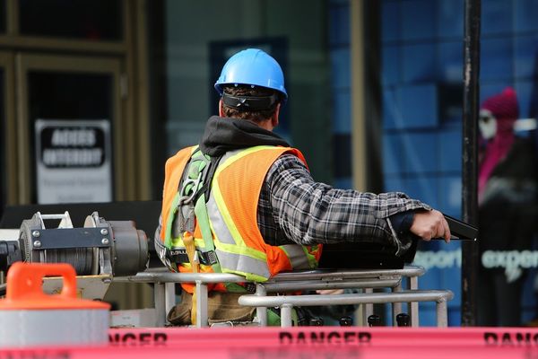 PLATE OD 2.000 DO 7.000 EVRA Ovo je spisak od 100 najplaćenijih zanimanja u Nemačkoj