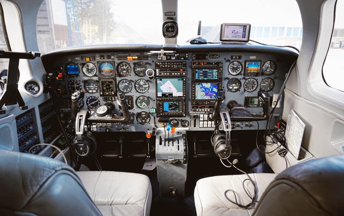 VAZDUHOPLOVNA AKADEMIJA NABAVLJA NOVA SREDSTVA ZA OBUKU PILOTA Traži se dvomotorni avion za zakup