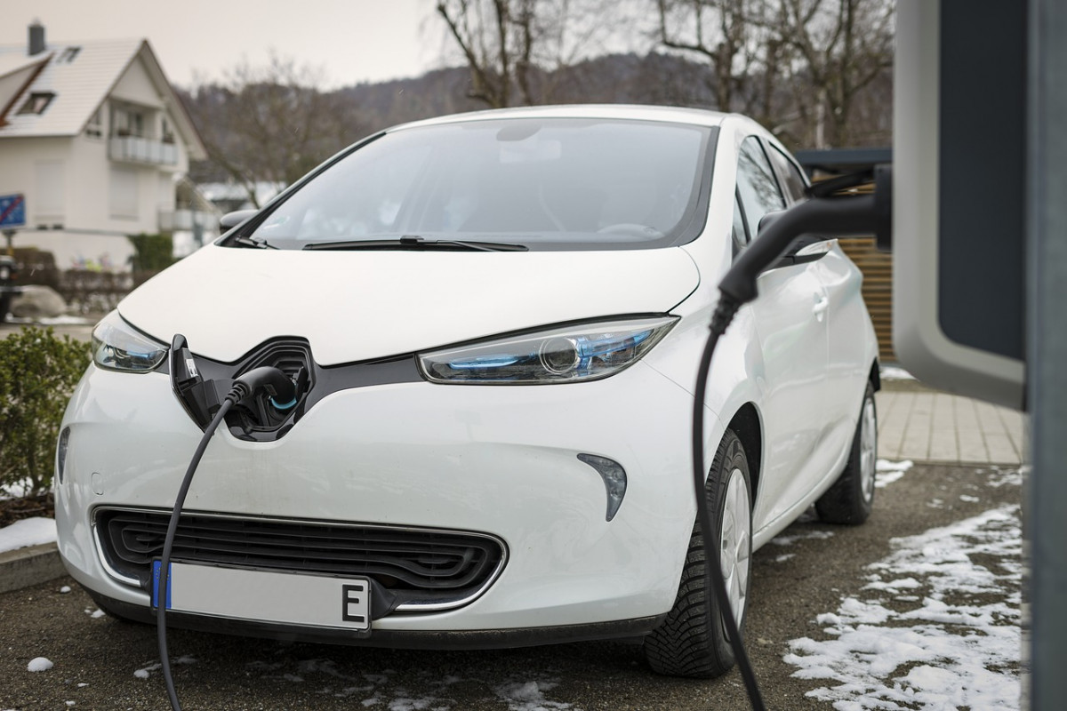 PRODAJA ELEKTRIČNIH AUTOMOBILA PORASLA ZA 63 ODSTO Doprinos Srbije je mali, ali sada država daje subvencije