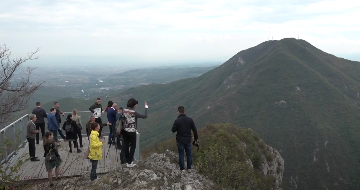 NA VRHU ČAČANSKE PLANINE NOVA ATRAKCIJA Energoprojekt gradi stakleni vidikovac za 12.500.000 dinara