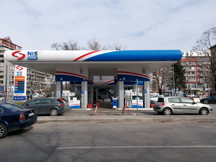 BENZIN POJEFTINIO Objavljene su nove cene goriva na srpskim pumpama