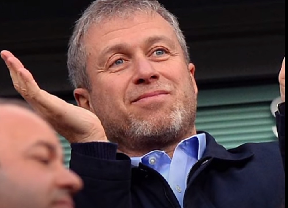 RUSI MU ZAVRNULI RAČUNE, PA TRAŽI NAČIN DA ZARADI Roman Abramovič prodaje fudbalski klub za 600 miliona evra