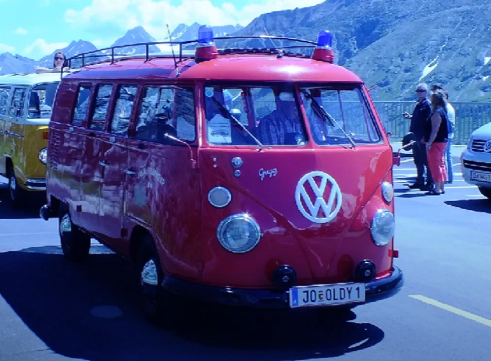 LEGENDARNI KOMBI DOBIO NOV IZGLED Folksvagen je napravio modernu verziju i ide na struju (FOTO)