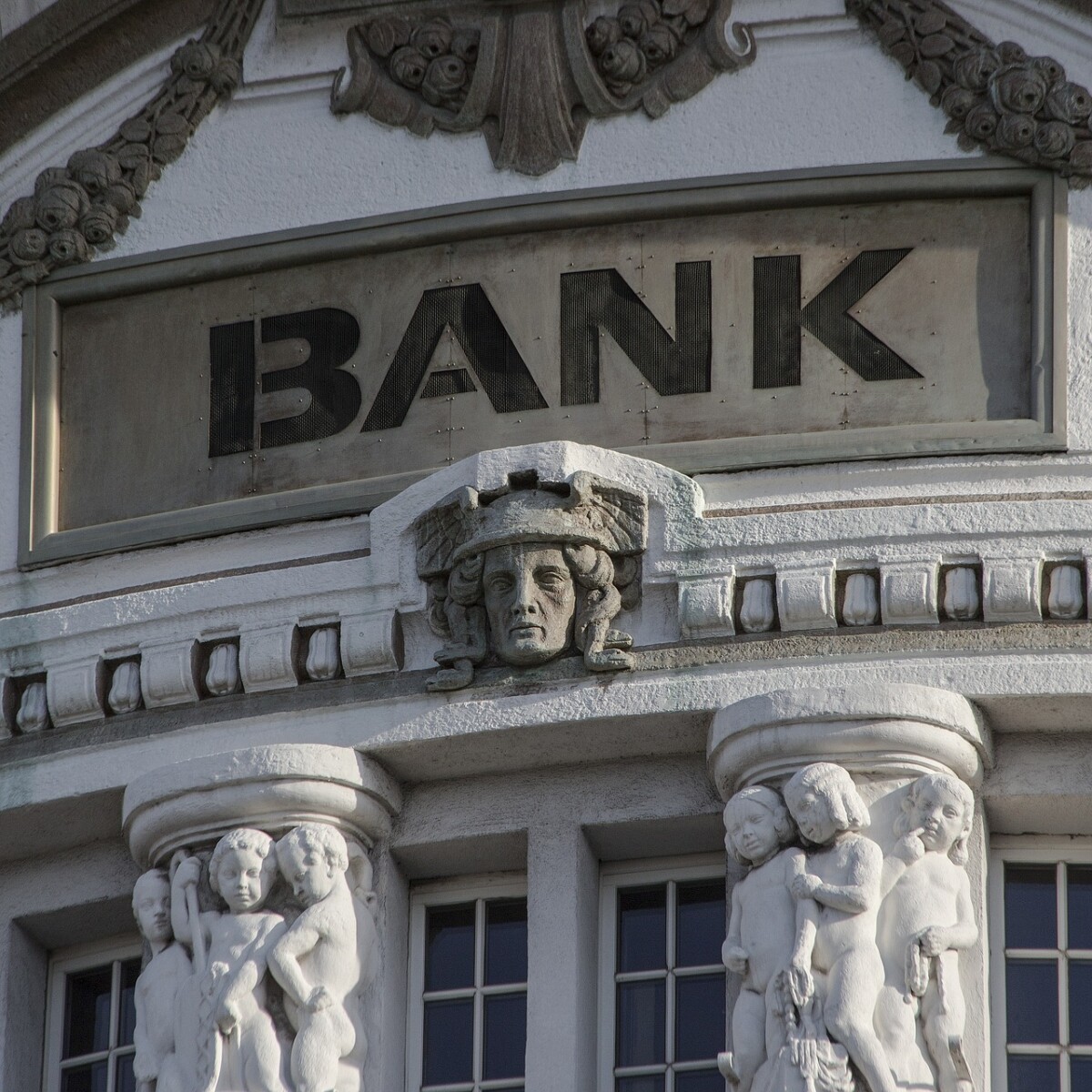 DOJČE BANKA NAPUŠTA RUSIJU Potpuno gašenje poslovanja i računarskog centra u Moskvi