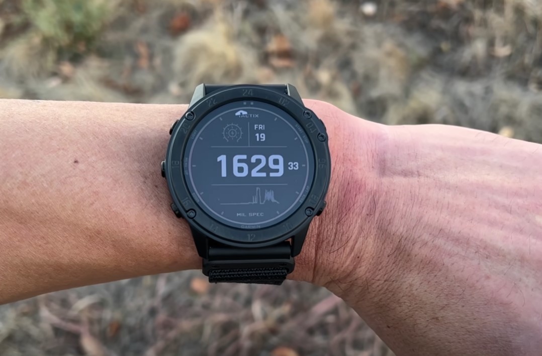 OFF LINE MAPE, BATERIJSKA LAMPA I SOLARNI PANEL Novi Garmin pametni sat košta 999 dolara, a specifikacije kažu da "vredi svake pare"