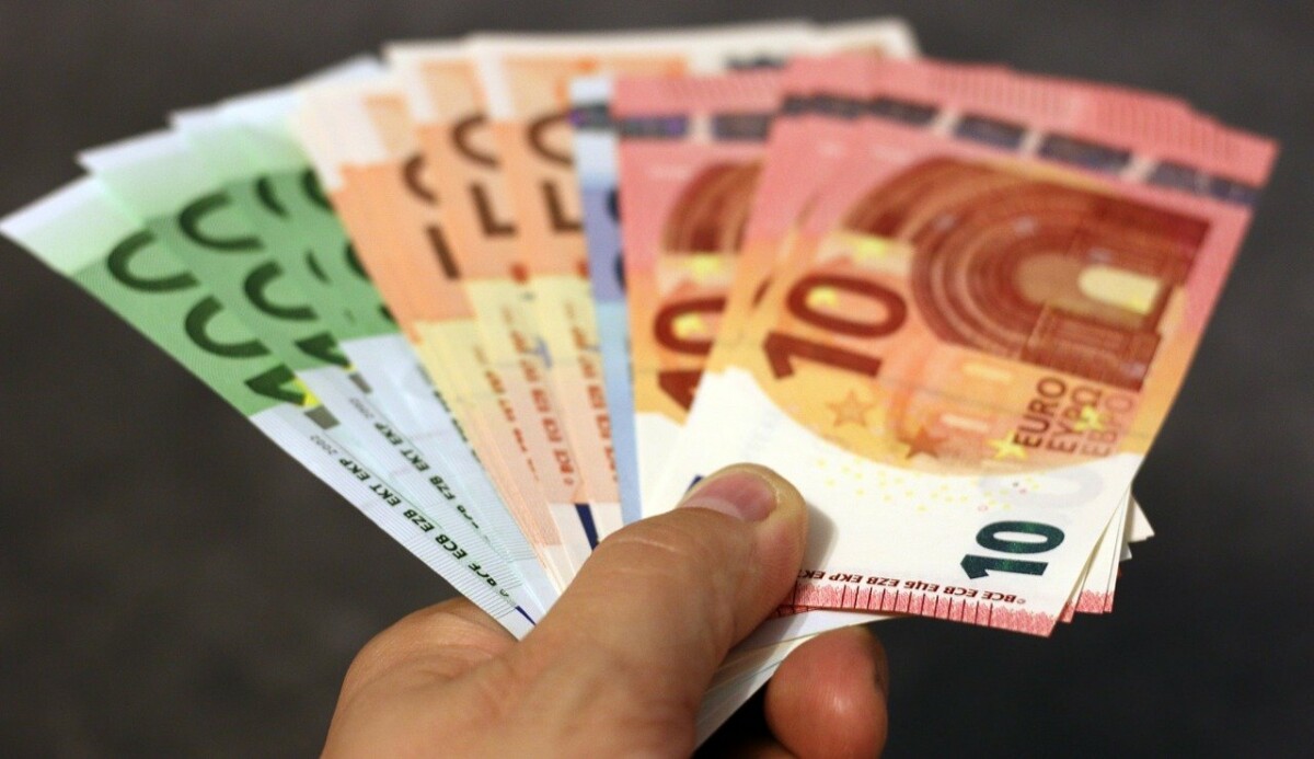 OGRANIČENJE ZA MENJAČNICE Ne smeju da uzimaju više od 1 odsto provizije