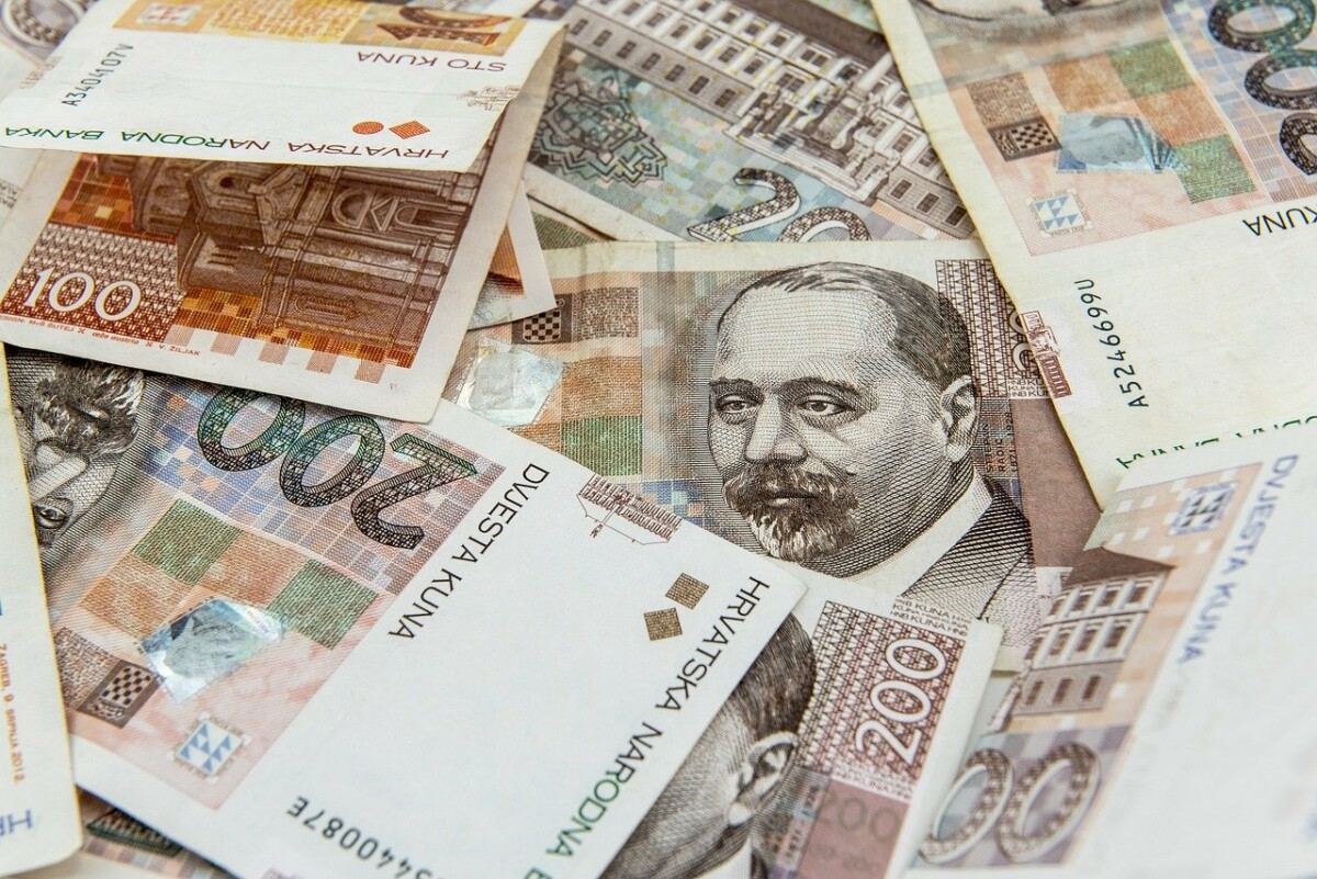 HRVATSKA VALUTA POSRĆE Pored skupog goriva i namirnica, i kuna na klimavim nogama