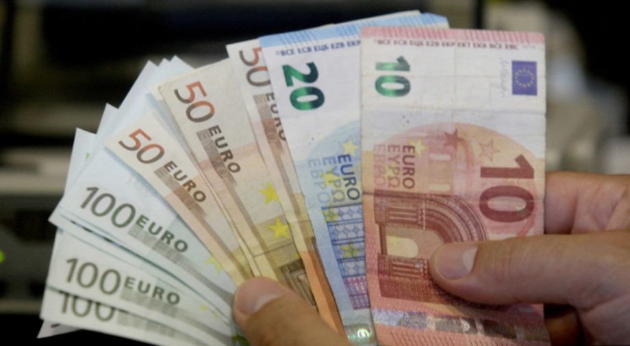 MAJKE, NA VAŠ RAČUN LEŽU PARE 300.000 dinara stiže od države
