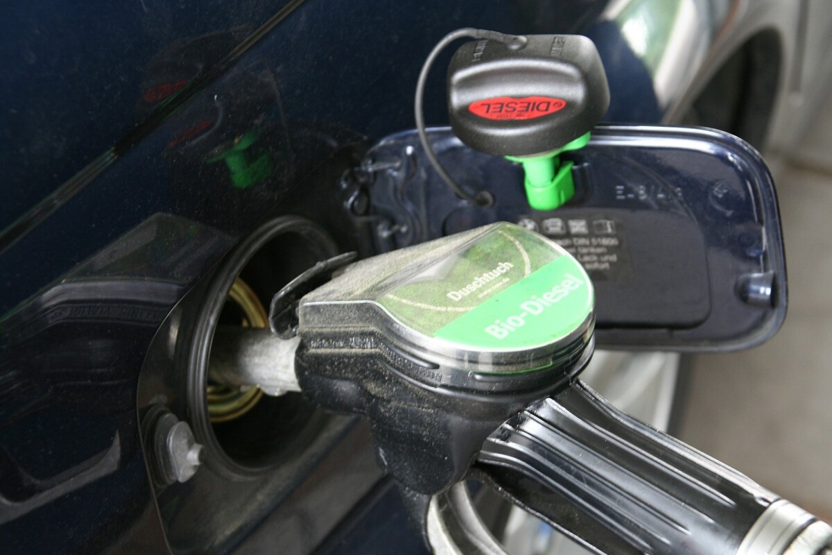 NOVI VELIKI SKOK Barel od jutros 120 dolara, sutra nove cene benzina i u Srbiji