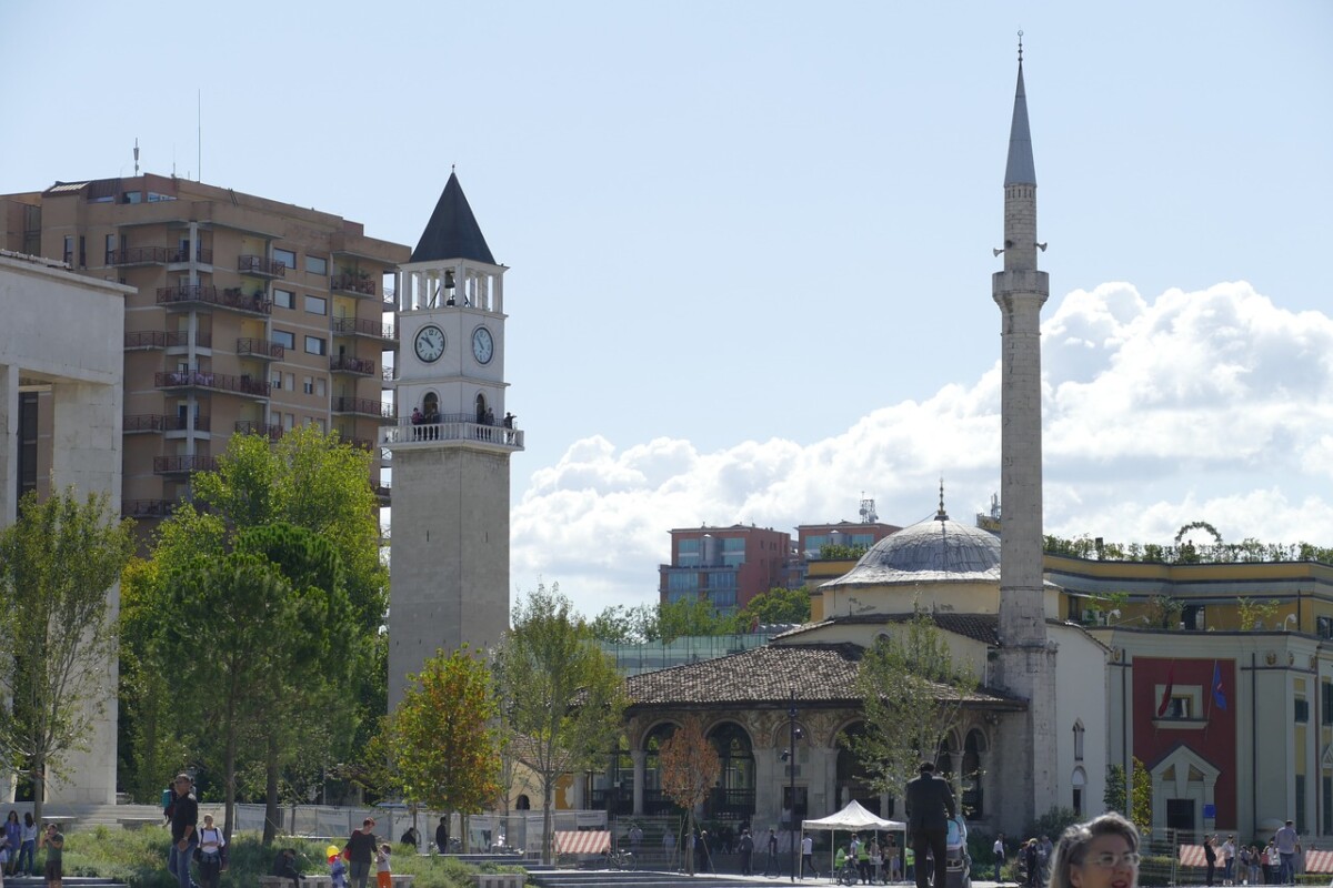PRIMORANI NA RADIKALNE MERE U Albaniji pogašena sva javna rasveta, a stvari se samo pogoršavaju