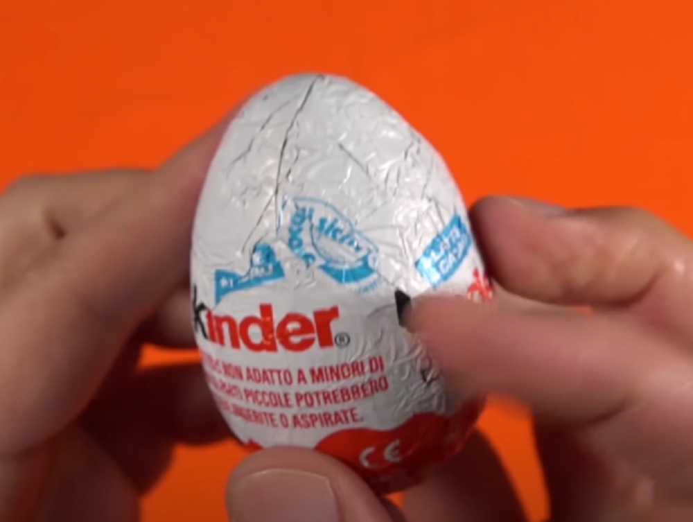 ZBOG ZARAZE SALMONELOM, POVLAČE KINDER JAJA IZ PRODAJE Sporna serija nije stigla do Srbije
