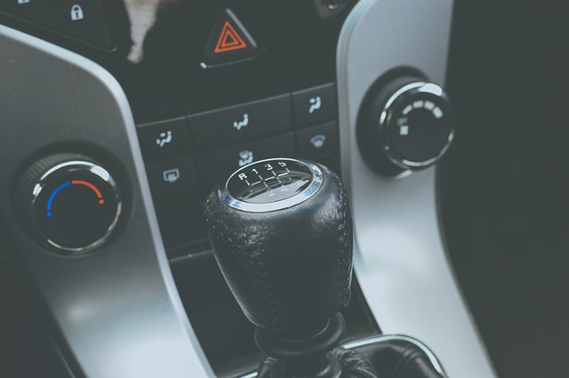 KAKO DA BUDETE ISKUSNI VOZAČ Ispravno menjajte brzine i prilagodite broj okretaja motora