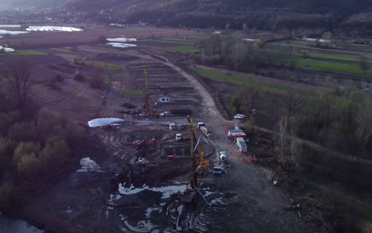 MORAVSKI KORIDOR STIGAO NA OBALU ZAPADNE MORAVE Počela izgradnja najdužeg mosta na deonici