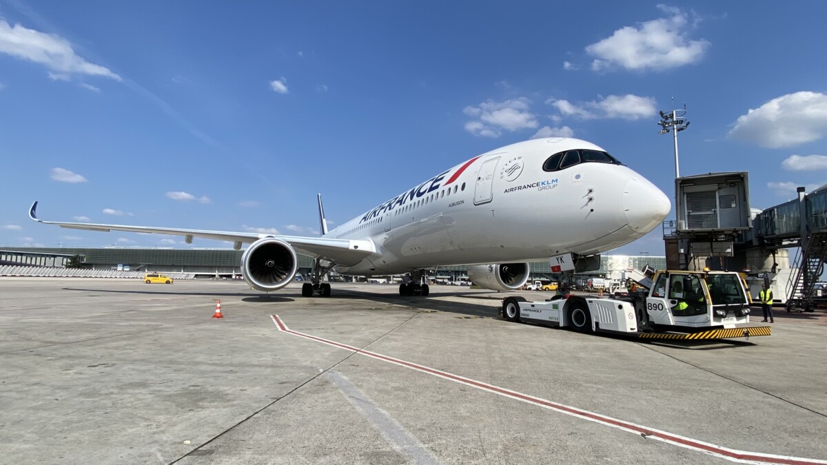 ŠTRAJK URODIO PLODOM? Avio-kompanija Er Frans povećava plate i isplaćuje bonuse od 1.000 evra