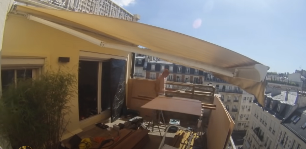PRE I POSLE - DA NE POVERUJEŠ Od svoje stare terase za samo nekoliko dana napravio je pravi mali komad raja (VIDEO)