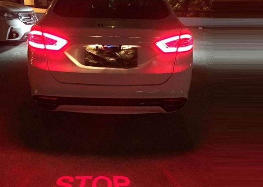 DOSTPUNO SVIMA I NE KOŠTA MNOGO Za oko 1.000 dinara novo stop svetlo koje sprečava nesreće, a dostpuno je svim vozilima