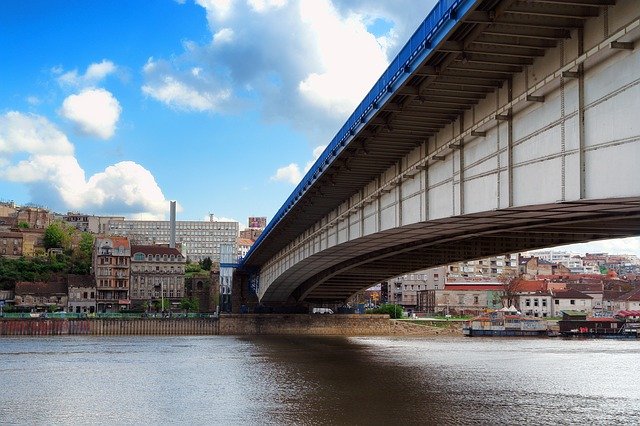 NOVOBEOGRADSKI TRG REPUBLIKE Tri objekta, 17 spartova, poslovni prostor i 700 stanova