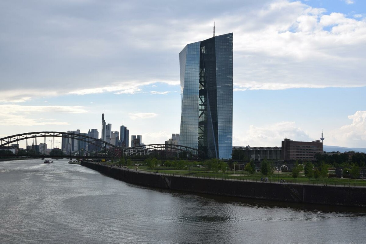 ISTORIJSKA ODLUKA ECB-A Posle 11 godina promenjene kamatne stope