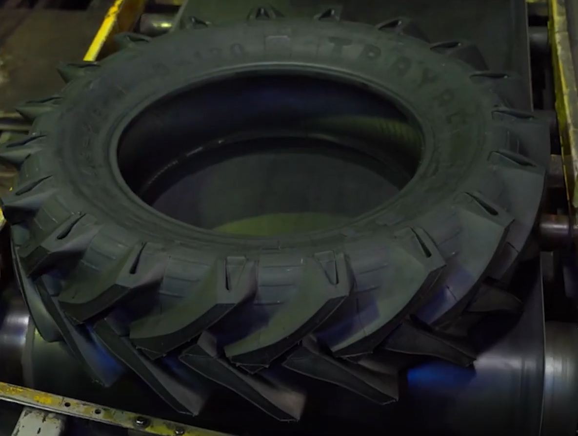 PROIZVOĐAČI UPOZORAVAJU Nema gasa, nema sirovine - Da li će poljoprivrednici imati gde da kupe gume za traktor?