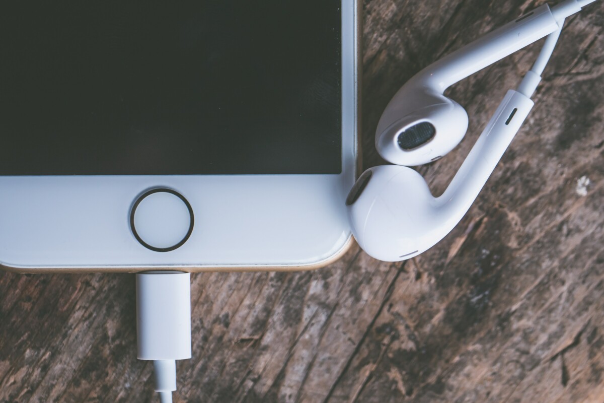 POSUSTALI PRED PRED PRITISKOM EVROPSKE UNIJE Apple zvanično izbacuje punjače na koje smo navikli