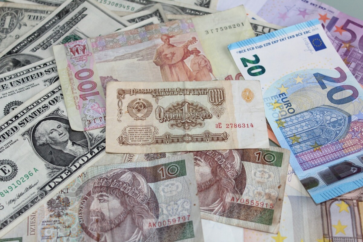 RUSKA VALUTA NAJJAČA NA SVETU Na Moskovskoj berzi dolar pao ispod nivoa od 60 rubalja - prvi put, od aprila 2018.