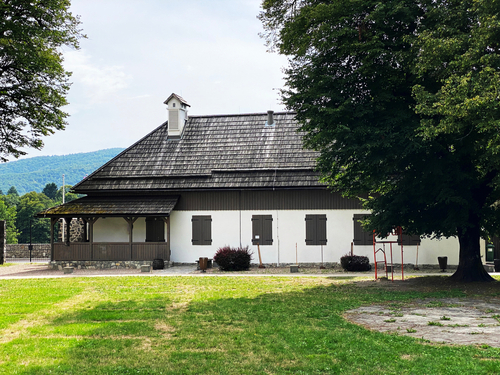 SVE VIŠE MLADIH PO SELIMA U SRBIJI Iskoristite bespovratna sredstva i od države osvojite kuću