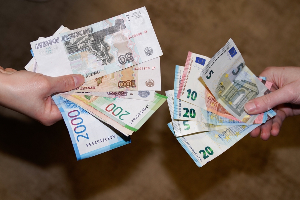 SVE POMOĆU KURIRA Prodaja deviza i na kućnoj adresi