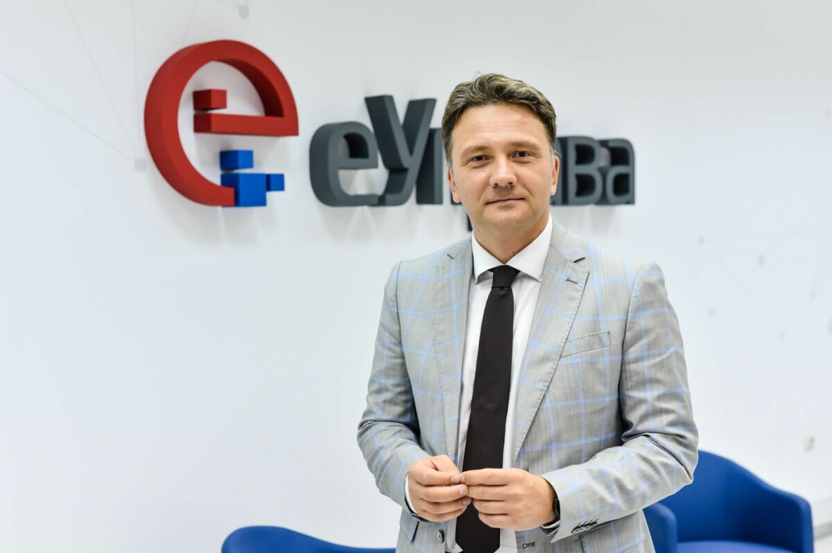 DIREKTOR KANCELARIJE ZA IT I eUPRAVU MIHAILO JOVANOVIĆ VRAĆEN SA JARINJA Zašto Prištini smeta digitalni centar za edukaciju mladih?