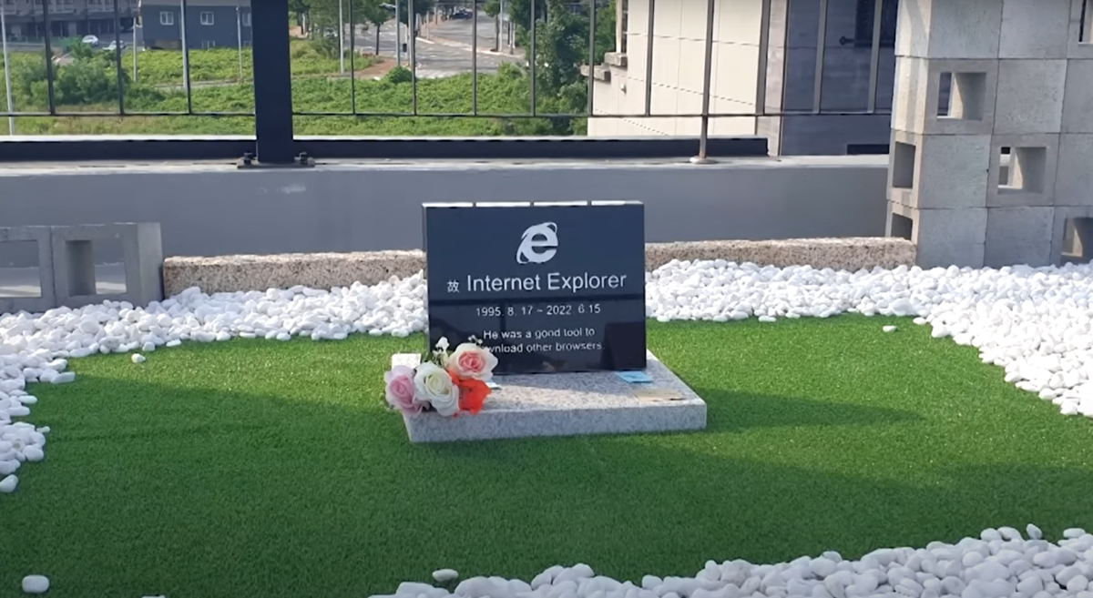 "DOBAR ALAT ZA PREUZIMANJE DRUGIH PRETRAŽIVAČA" Južnokorejanac platio 330 dolara za nadgrobni spomenik koji obeležava smrt Internet Explorera