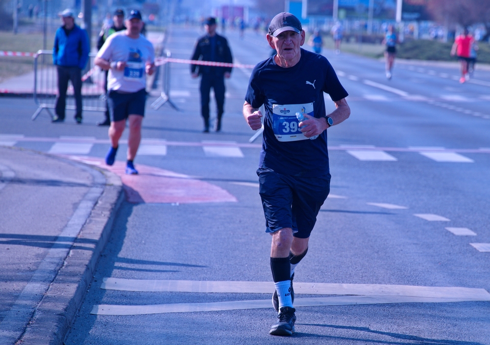NAJSTARNI MARATONAC NA SVETU Ovo su tajne njegove dugovečnosti