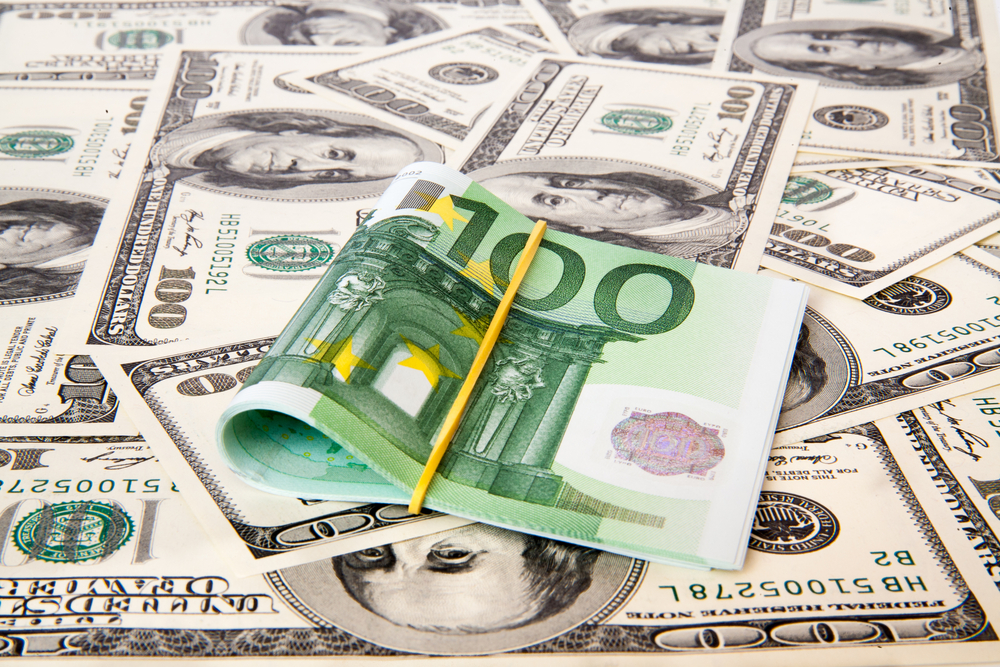 BORBA NA VALUTNIM TRŽIŠTIMA Dolar po jačini blizu svog dvadesetogodišnjeg maksimuma, ali ni evro se ne predaje