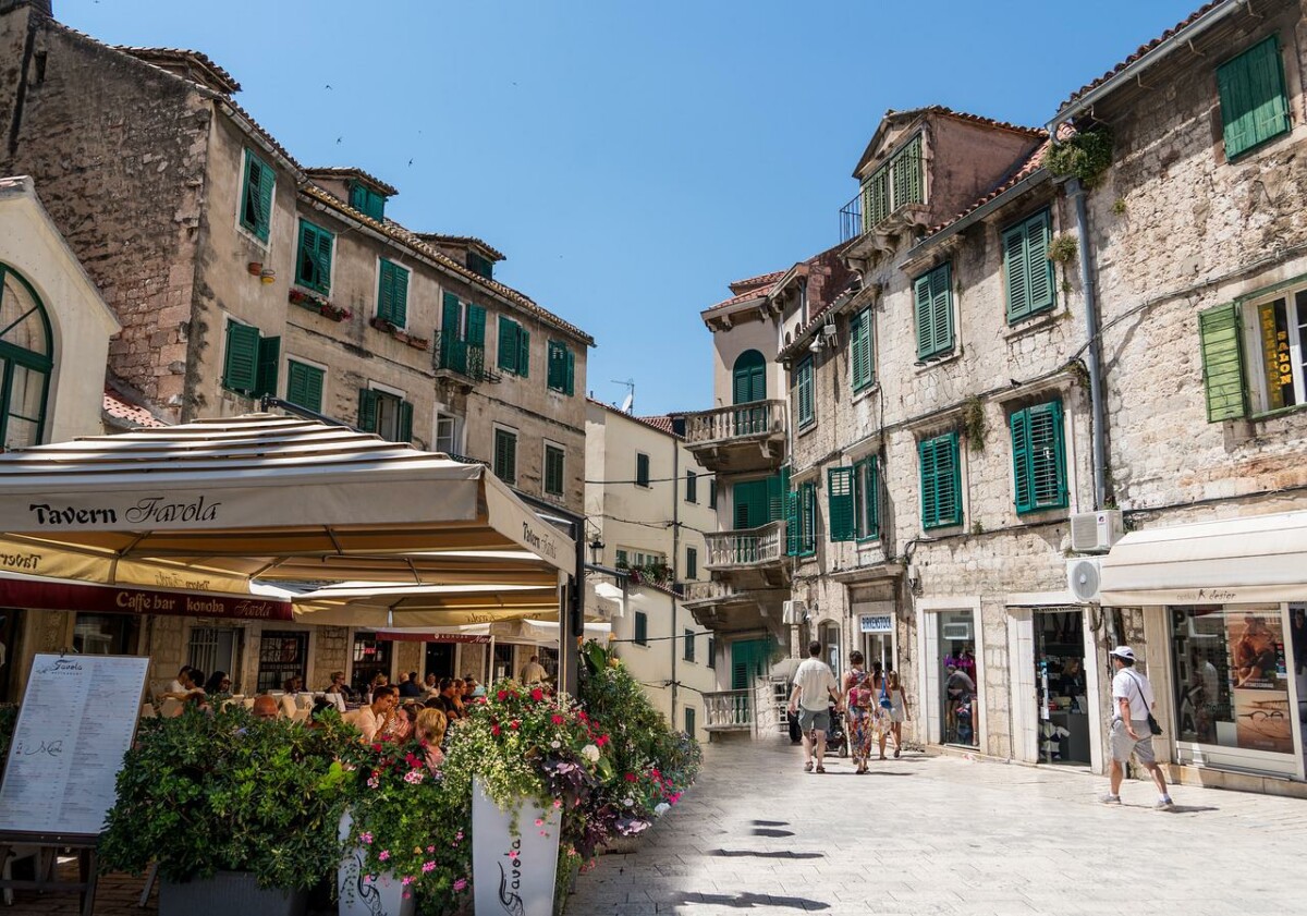 NAGRABUSILI ZBOG TURIZMA Meštani kukaju zbog visokih cena hleba i hrane - primorani na očajnički potez