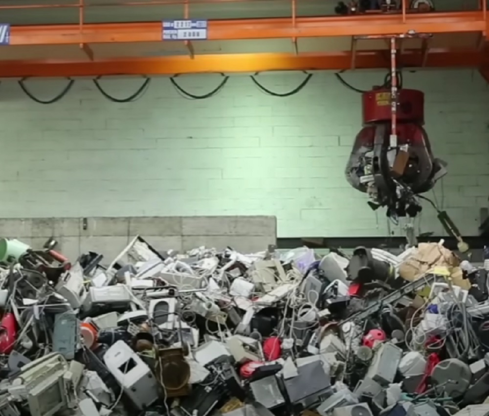 NIJE LUD, SAMO JE OČAJAN Čovek ne odustaje od ideje da prekopa 100 hiljada tona đubreta u potrazi za bitkoinima (VIDEO)