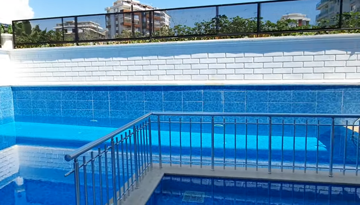 BEOGRAĐANI, STIŽE VAM SPORTSKI KOMPLEKS "VRAČAR" Olimpijski i dečji otvoreni bazeni u srcu prestonice