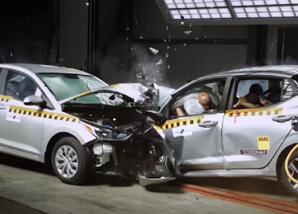 U JEDNOM SE GINE, U DRUGOM NE Slupali su dva automobila sa istim imenom - razlika je ogromna (VIDEO)