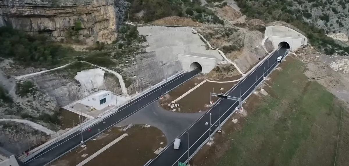 NASTAVAK IZGRADNJE AUTO-PUTA U CRNOJ GORI KOŠTAĆE 550 MILIONA EVRA Deonica od Mateševa do Andrijevice biće duga 23,5 kilometara