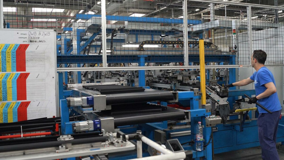 POKRETAČI REGIONALNE PRIVREDE Predsednik PKS obišao u Ohridu fabriku auto-industrije Kostal Makedonija