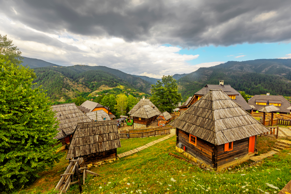 U SRBIJI NAJVIŠE TURISTA IZ TURSKE I NEMAČKE Još uvek na vrhu liste omiljenih jedna poznata banja i omiljena srpska planina