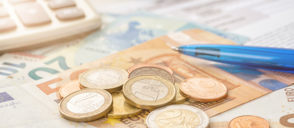 EVROPSKA VALUTA U DEFANZIVI Evro preokrenuo trend od jutros i zabeležio blagi rast vrednosti na popodnevnom trgovanju