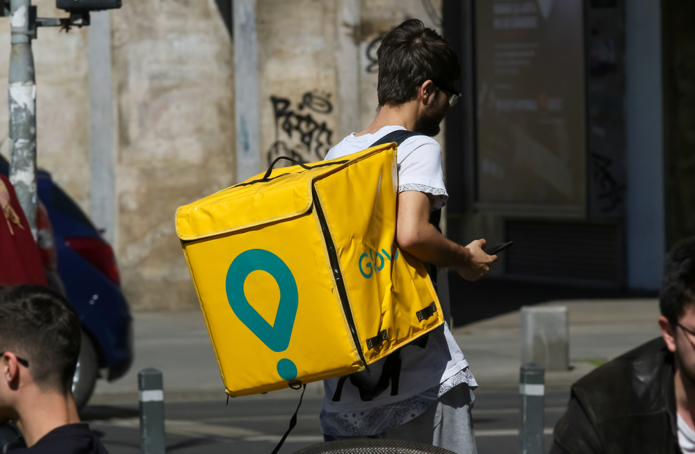 GLOVO KAŽNJEN SA 79 MILIONA EVRA Preko 10.000 vozača dostave u kompaniji bilo lažno samozaposleno