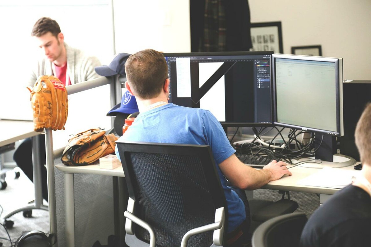 NAJTRAŽENIJI RAD OD KUĆE Za Software developere i do 8.500 evra mesečno