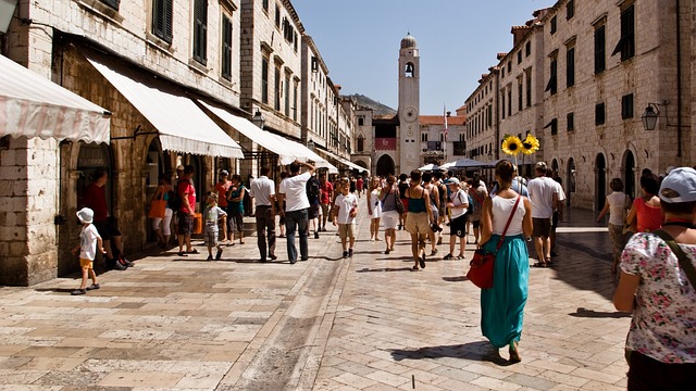1.200 DINARA ZA KILOMETAR VOŽNJE, DVE KUGLE SLADOLEDA 2.000 Još jedna ispovest očajnog turiste iz Hrvatske - cene nisu normalne