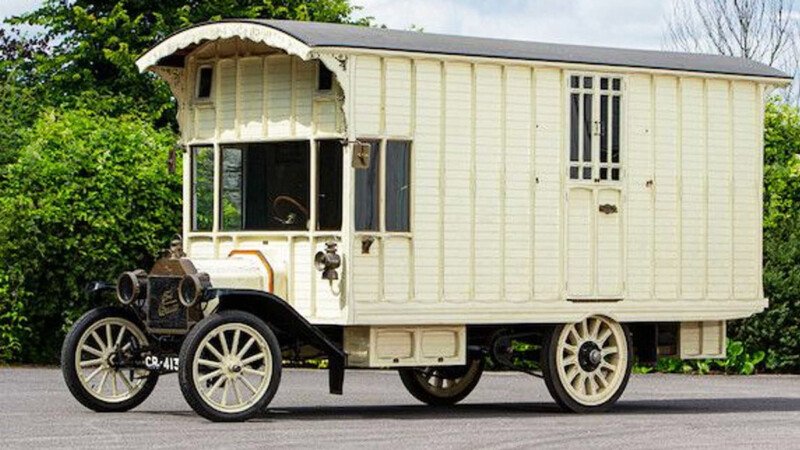 ZAPUŠTEN I OSTAVLJEN PRE 100 GODINA Najstariji kamper na svetu je restauriran i tako "uglancan" se prodaje za neverovatnu svotu novca (VIDEO)
