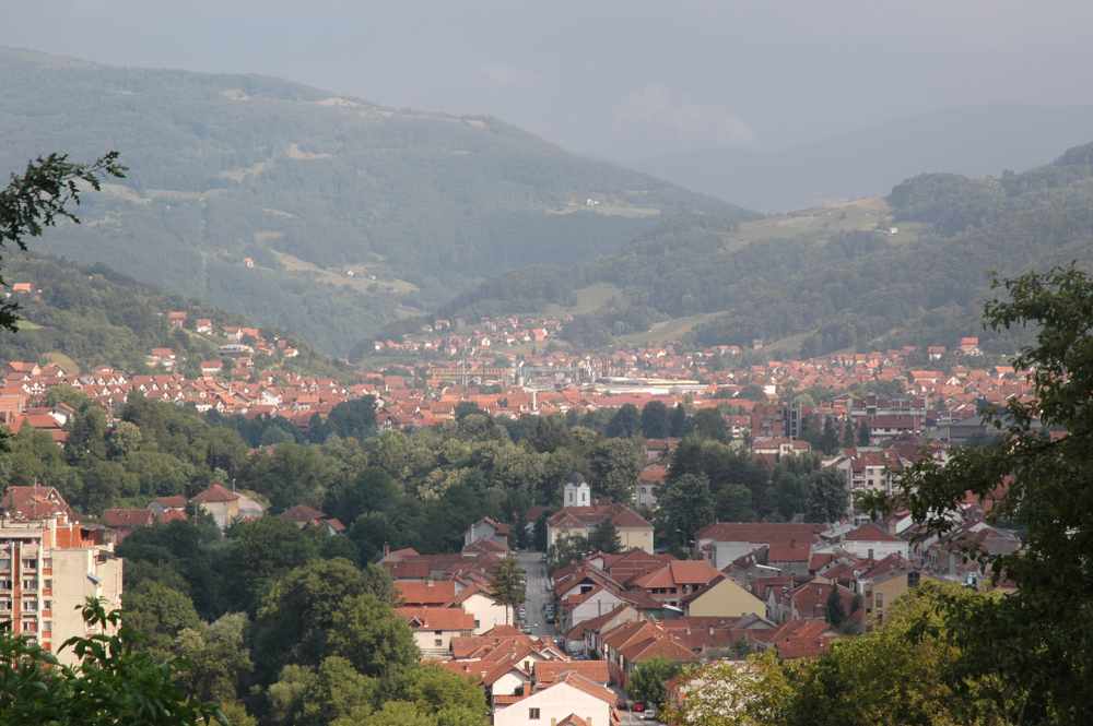 ZA BEZBEDNE PUTEVE, PARKINGE I MOSTOVE Opština Ivanjica uz pomoć Ministarstva poljoprivrede uložila više od milion evra u putnu infrastrukturu