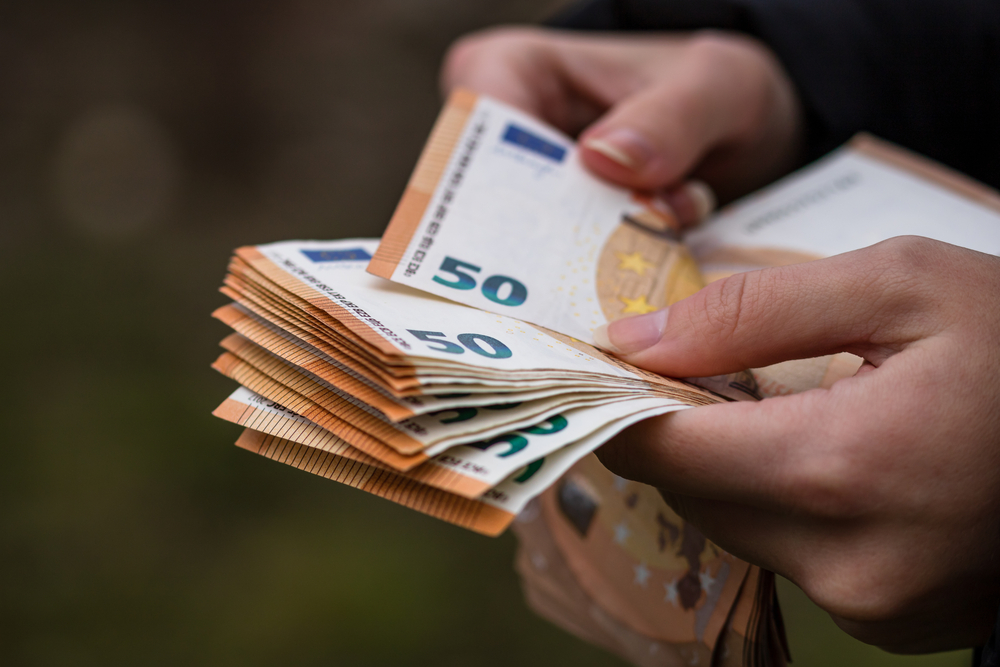 KOMŠILUK, PA NIJE LOŠE Prosečna plata Crnogorcima porasla, međutim nešto njima tu ne odgovara