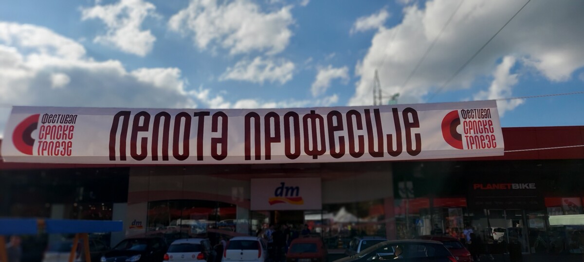 HERCEGOVAČKI KRŠ OKUPAN MEDITERANSKIM SUNCEM Najslađi je sir iz mešine, pa još kad ga pravi hedonista sa kamena...