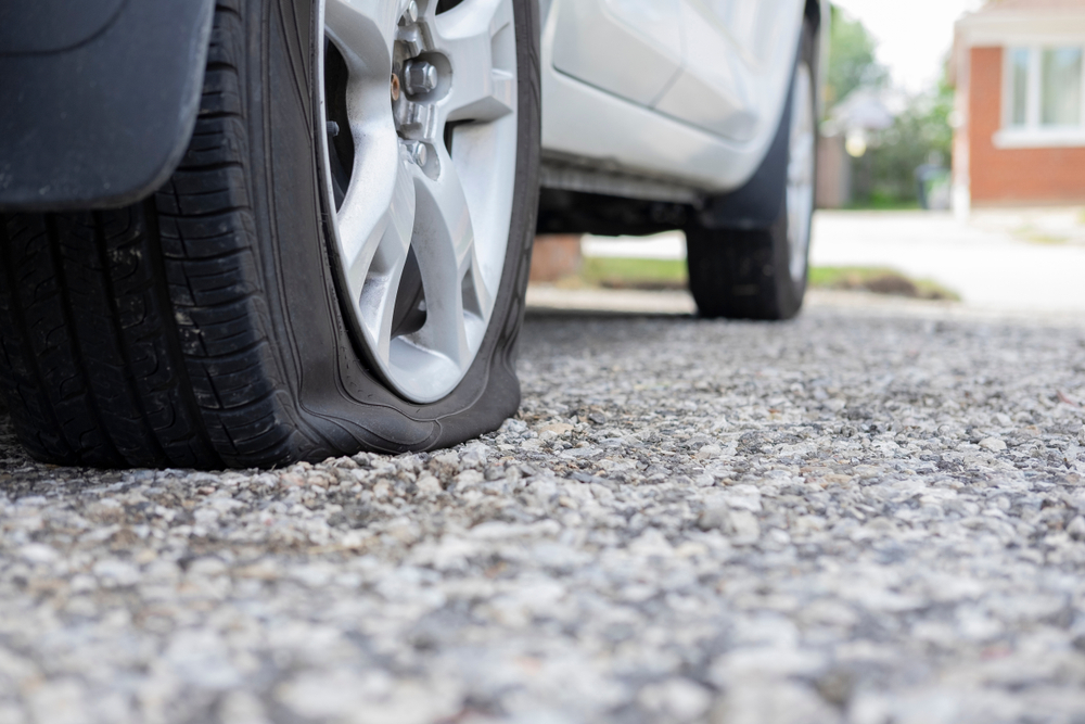 UDRUŽENA NOĆNA KRIMI AKCIJA Izbušili su gume na 9.000 automobila u 9 država - na udaru su skupa vozila!