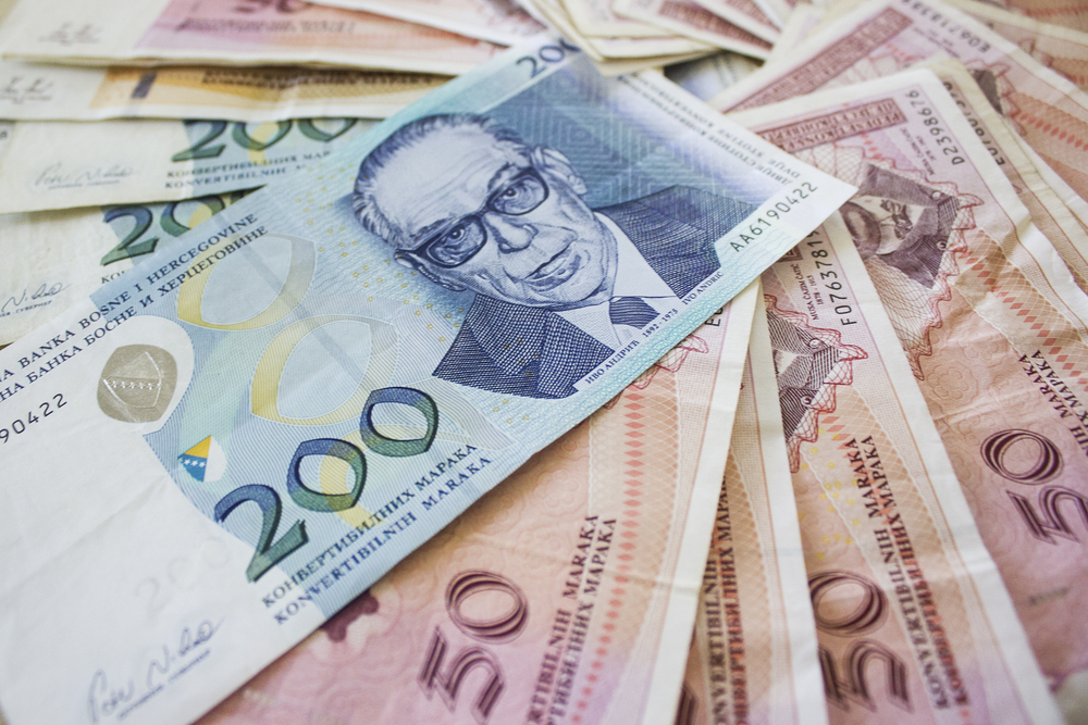 Blagi porast prihoda u BiH - Prosečna plata u aprilu je iznosila 702 evra